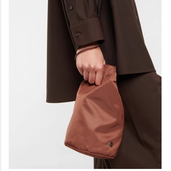 The Row Sporty Pouch - Picture 4 of 11